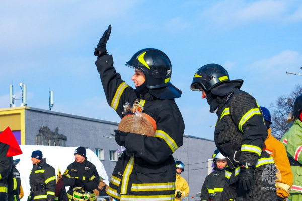 Пожарно-спасательный флешмоб состоялся на территории ВДНХ под эгидой МЧС России 